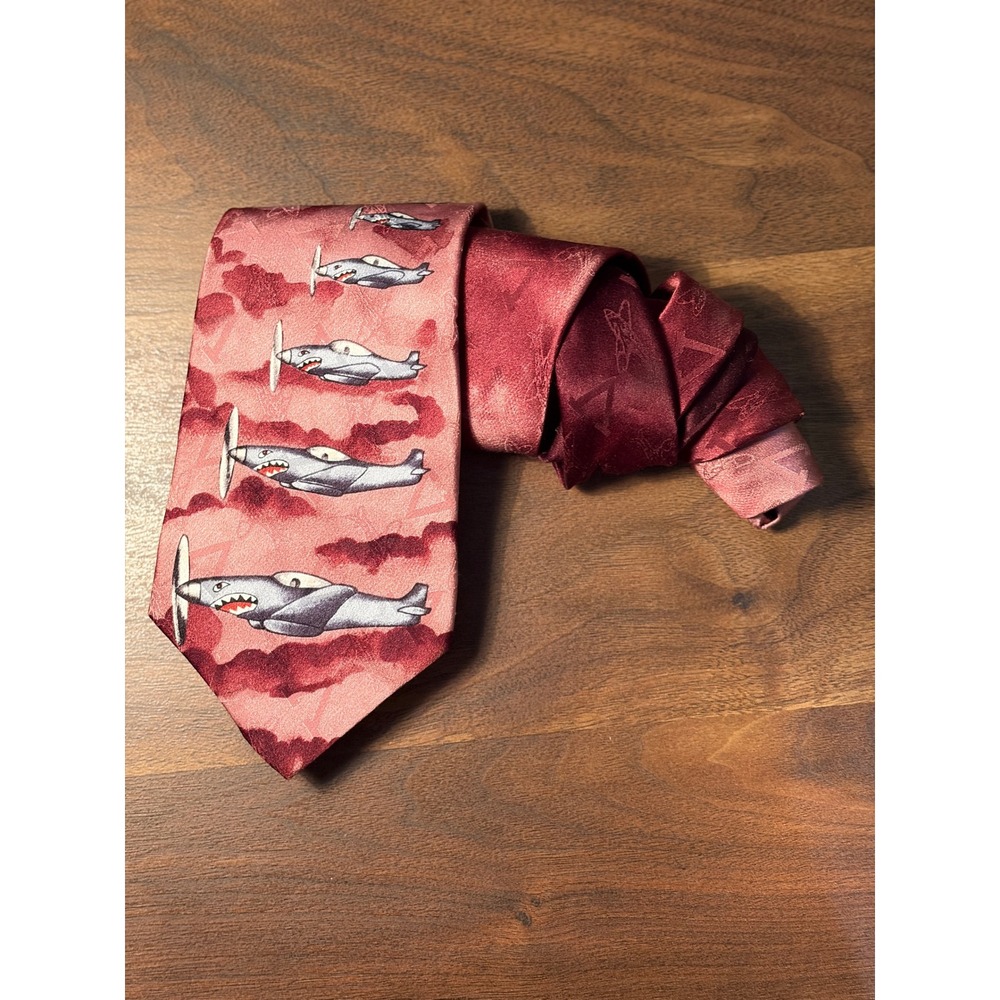Knot and Square Red WWII P 40 Shark Mouth Flying Tigers Motif